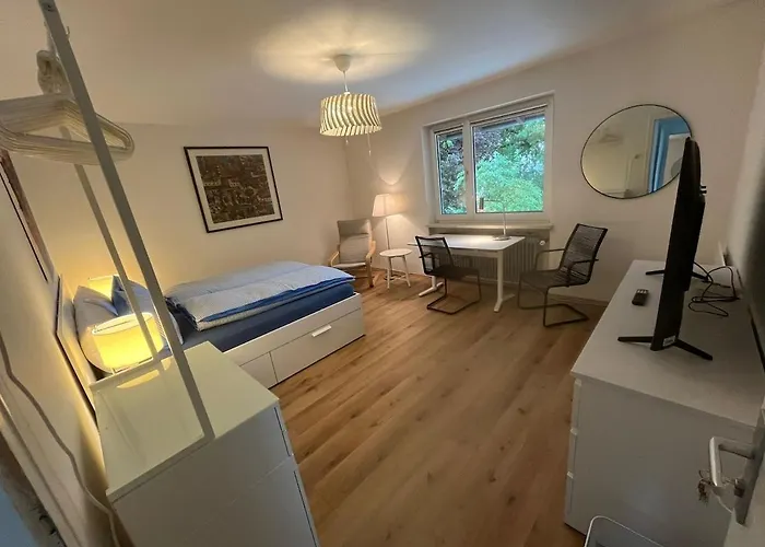Апартаменты Trudering 3 Schlafzimmer 90 Qm Sehr Ruhig, U-s Bahn 350m Мюнхен